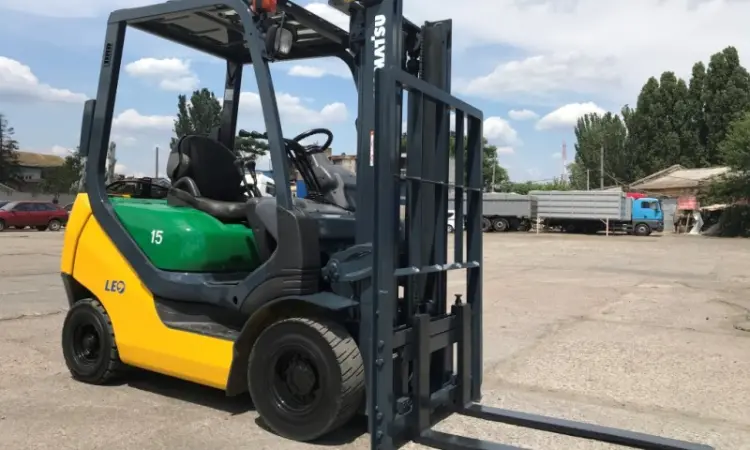 Вилочный автопогрузчик автонавантажувач Komatsu с боковым смещением - фото № 5