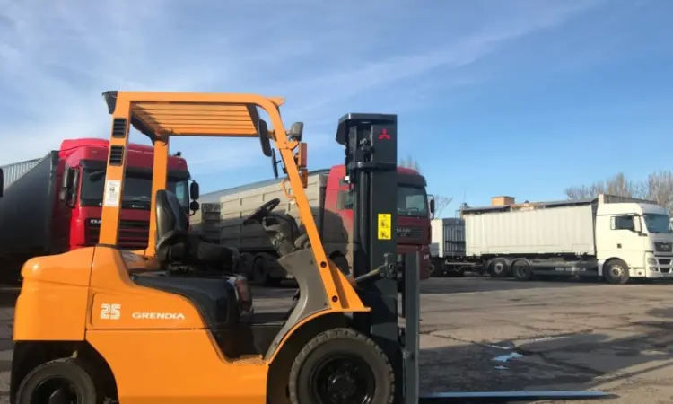 Бензиновый погрузчик Mitsubishi FG25T-F17D грузоподъёмностью 2.5 тонны - фото № 1