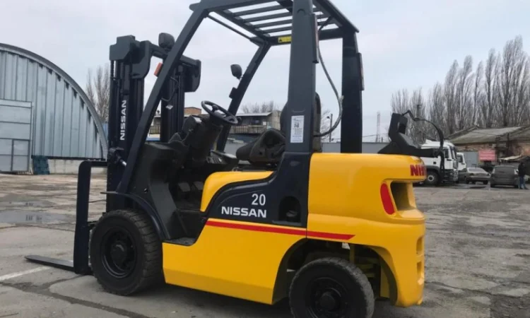 Газ-бензиновый вилочный погрузчик Nissan PL02A20W на 2 тонны - фото № 1