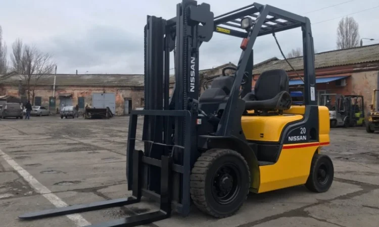 Газ-бензиновый вилочный погрузчик Nissan PL02A20W на 2 тонны - фото № 2