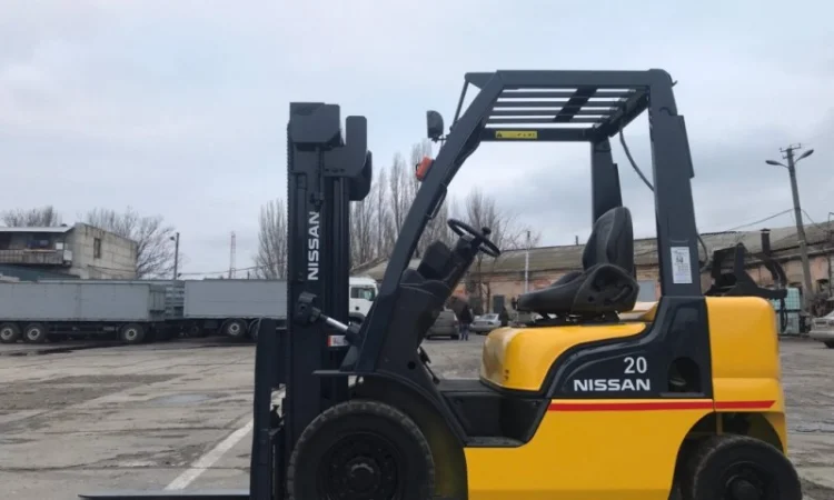 Газ-бензиновый вилочный погрузчик Nissan PL02A20W на 2 тонны - фото № 3