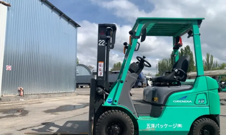 Вилочный автопогрузчик Mitsubishi на 1.5 тонны 2020 года, на пневмошинах - фото № 1