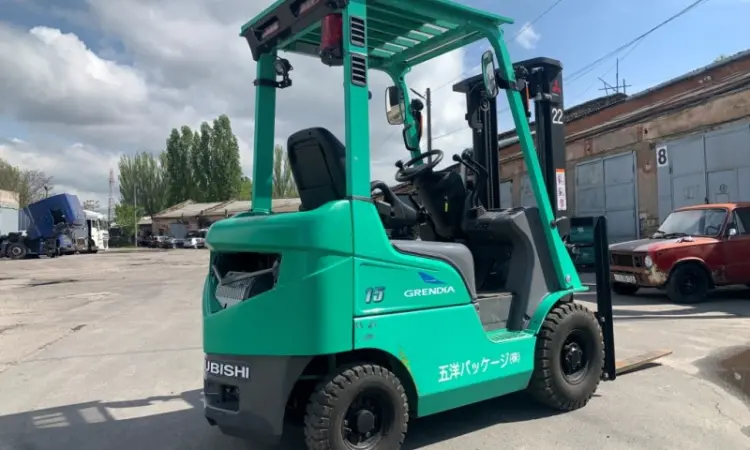 Вилочный автопогрузчик Mitsubishi на 1.5 тонны 2020 года, на пневмошинах - фото № 4