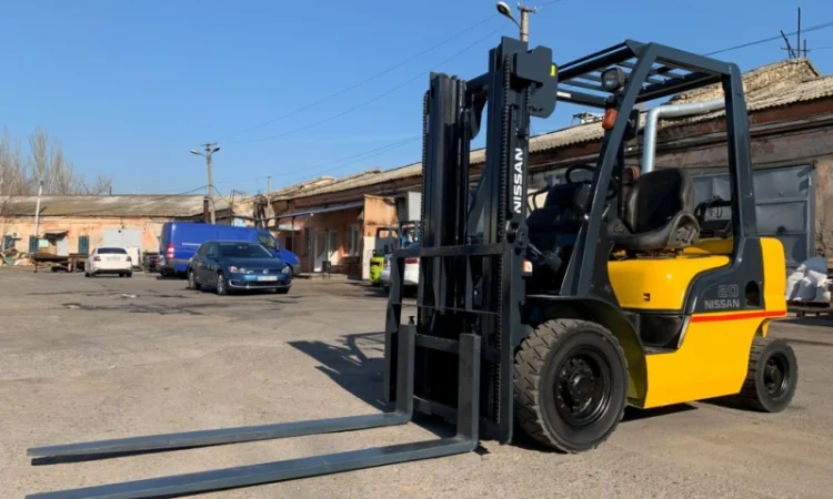 Вилочный автопогрузчик Nissan газ-бензиновый - фото № 1