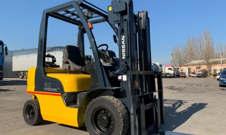 Вилочный автопогрузчик Nissan газ-бензиновый - фото № 2