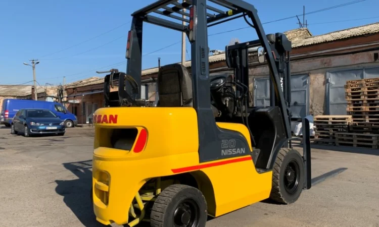 Вилочный автопогрузчик Nissan газ-бензиновый - фото № 3
