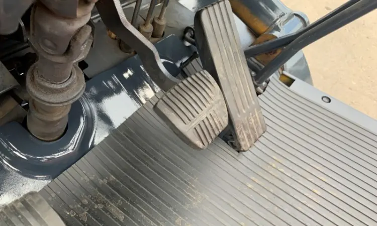 Вилочный бензиновый автопогрузчик Toyota с боковым смещением - фото № 10
