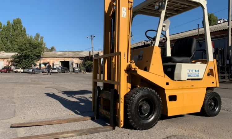 Вилочный автопогрузчик/автонавантажувач TCM на 1.4 тонны - фото № 2