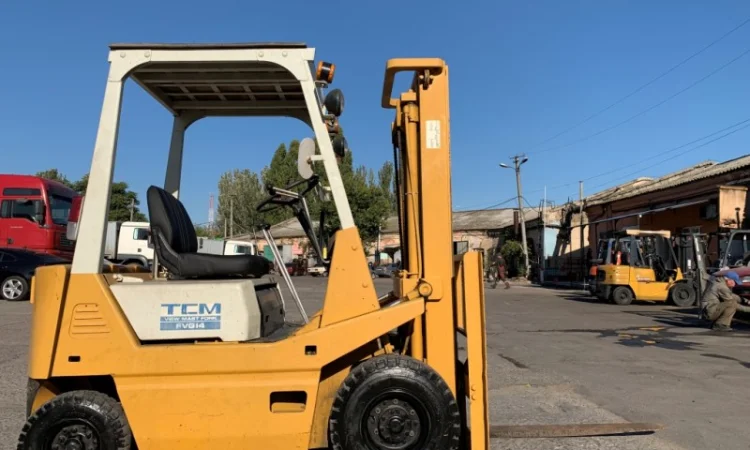 Вилочный автопогрузчик/автонавантажувач TCM на 1.4 тонны - фото № 5