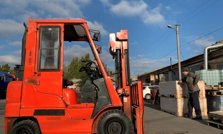 Вилочный автопогрузчик/автонавантажувач Nissan с полукабиной, печкой, позиционером - фото № 1