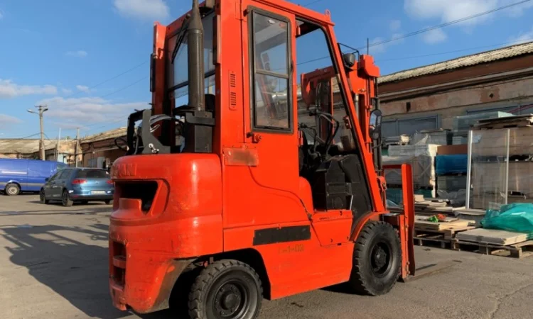 Вилочный автопогрузчик/автонавантажувач Nissan с полукабиной, печкой, позиционером - фото № 2