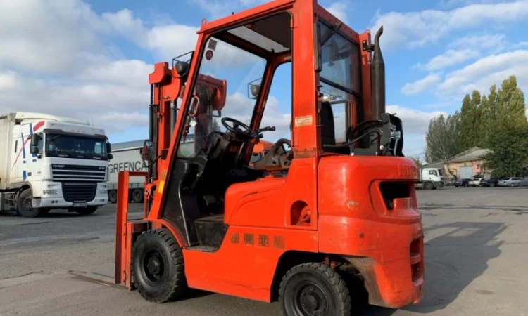 Вилочный автопогрузчик/автонавантажувач Nissan с полукабиной, печкой, позиционером - фото № 4