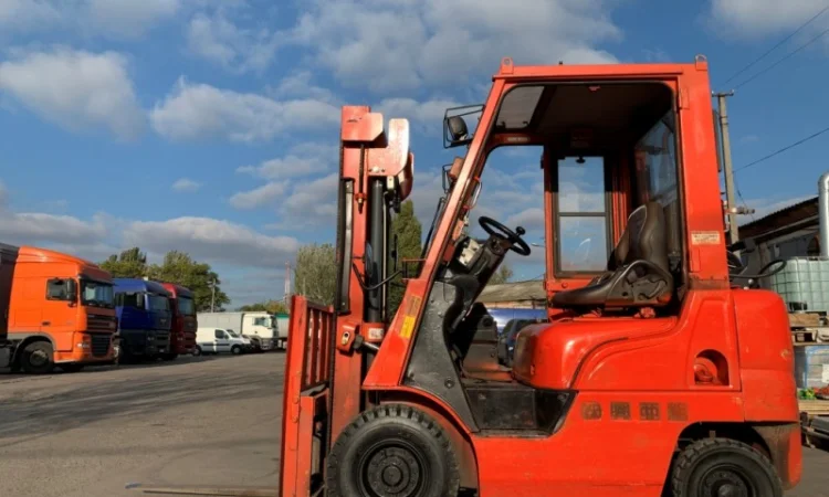 Вилочный автопогрузчик/автонавантажувач Nissan с полукабиной, печкой, позиционером - фото № 8