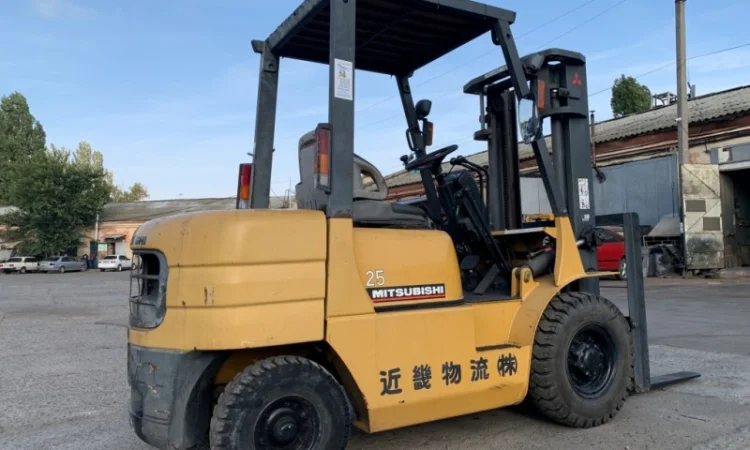 Вилочный автопогрузчик/автонавантажувач Mitsubishi в родной краске - фото № 3