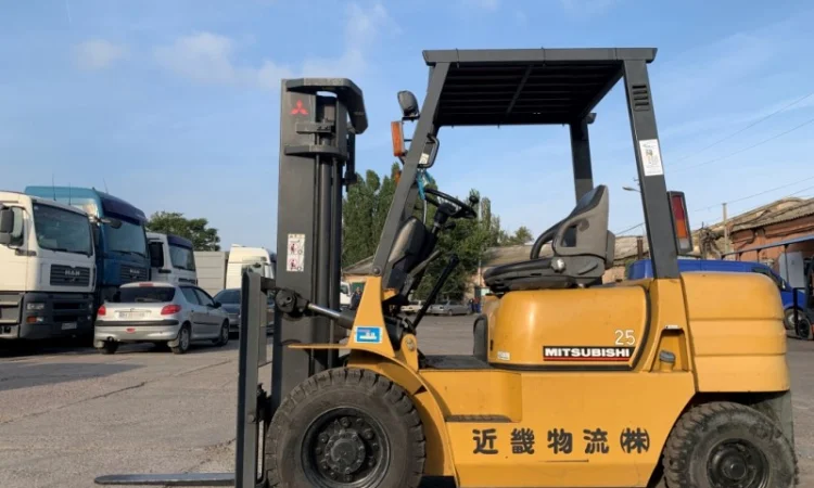 Вилочный автопогрузчик/автонавантажувач Mitsubishi в родной краске - фото № 5