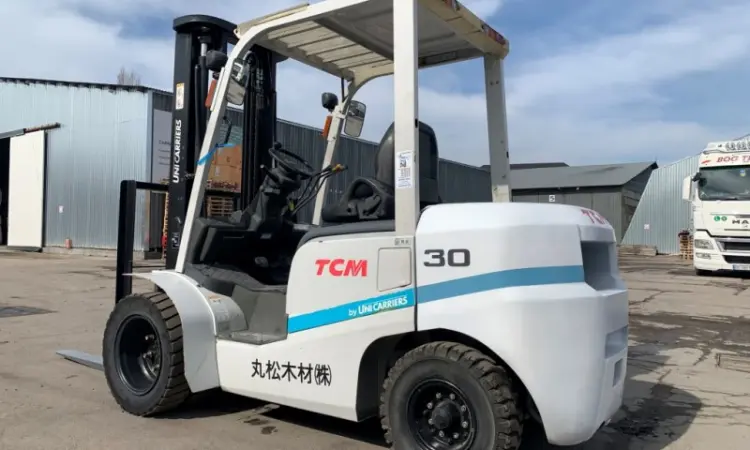 Вилковый дизельный автопогрузчик TCM, на спарке и с боковым смещением. Модель: FD30T4 - фото № 6