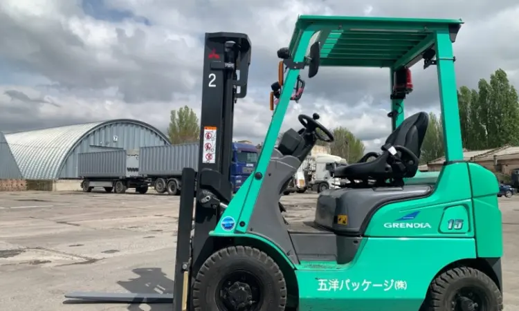 Вилковий автонавантажувач Mitsubishi на 1.5 тонни, 2020 року, на пневмошинах - фото № 1
