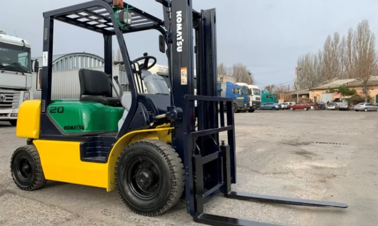 Вилочный бензиновый автопогрузчик Komatsu FG20LC-12 с наработкой всего 1811 моточасов - фото № 2