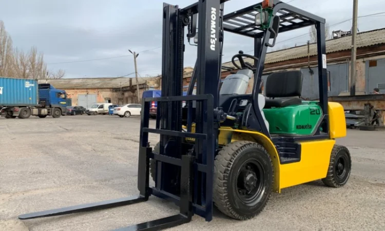 Вилочный бензиновый автопогрузчик Komatsu FG20LC-12 с наработкой всего 1811 моточасов - фото № 4