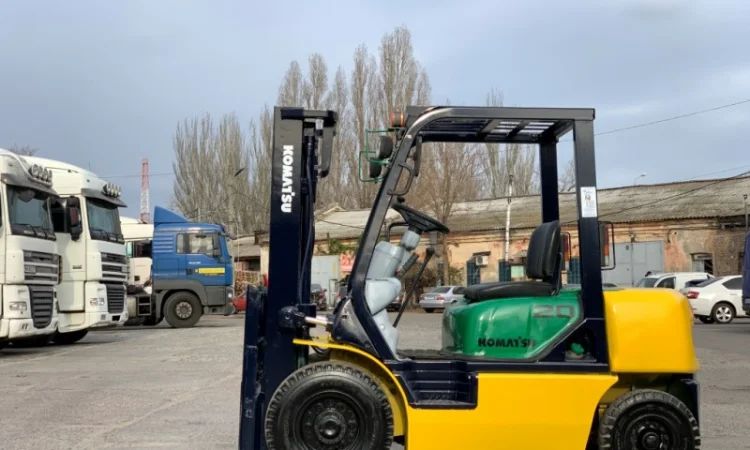 Вилочный бензиновый автопогрузчик Komatsu FG20LC-12 с наработкой всего 1811 моточасов - фото № 5