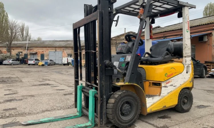 Вилочный погрузчик TCM FG15T9H с кареткой бокового смещения - фото № 3