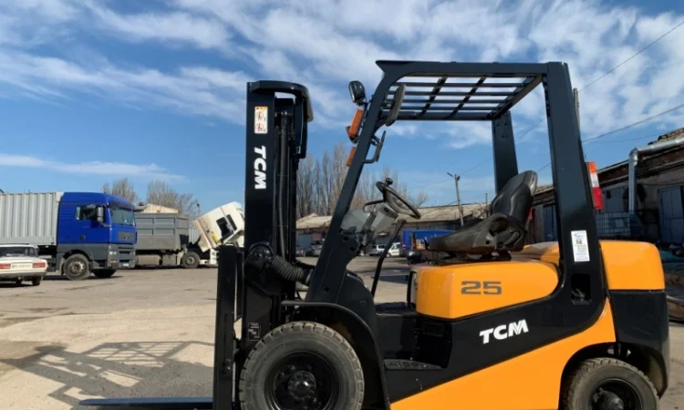 Бензиновый вилочный автопогрузчик TCM на 2.5 тонны. Модель: FG25C6 - фото № 10