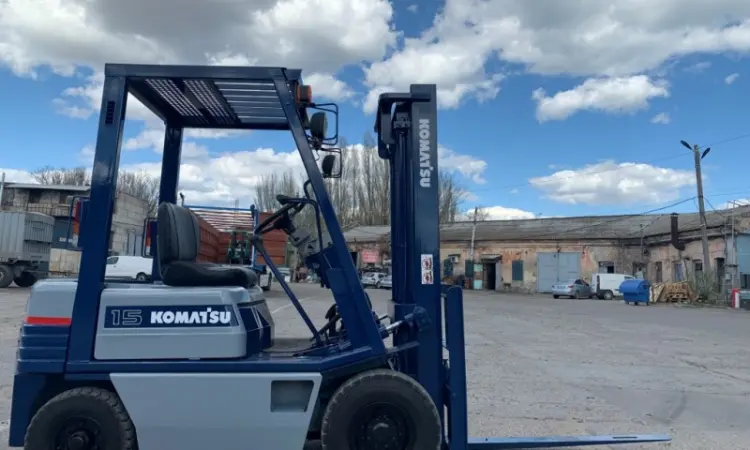 Вилочный бензиновый автопогрузчик Komatsu с двигателем Toyota 5K - фото № 1