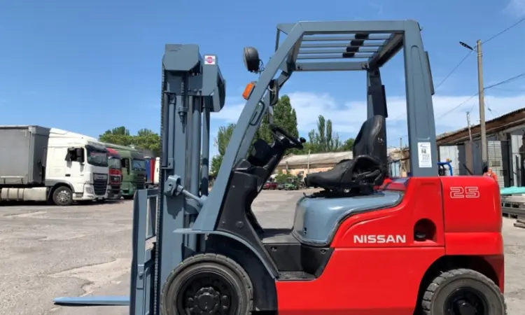 Вилковий автонавантажувач Nissan на 2.5 тонни, на великих 12 колесах Модель: PL02A25 - фото № 1