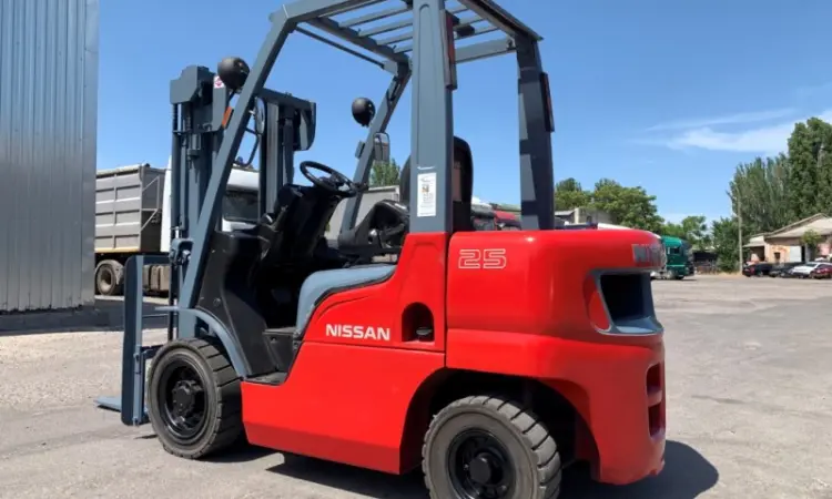 Вилковий автонавантажувач Nissan на 2.5 тонни, на великих 12 колесах Модель: PL02A25 - фото № 3