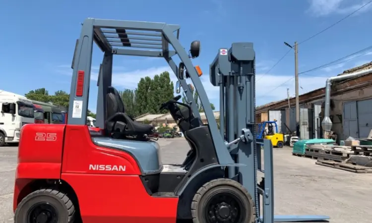 Вилковий автонавантажувач Nissan на 2.5 тонни, на великих 12 колесах Модель: PL02A25 - фото № 4