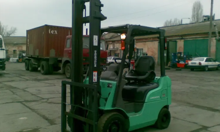 Вилочный бензиновый погрузчик Mitsubishi KFG18T-KF2D на 1 тонну - фото № 1