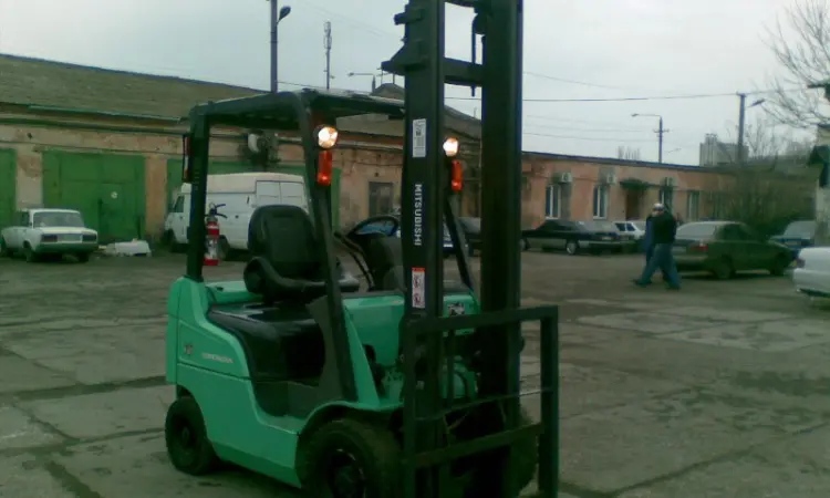 Вилочный бензиновый погрузчик Mitsubishi KFG18T-KF2D на 1 тонну - фото № 2