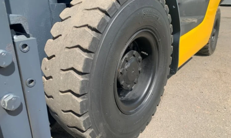 Вилочний навантажувач Komatsu FG15C-18 з сайд шифтом - фото № 9