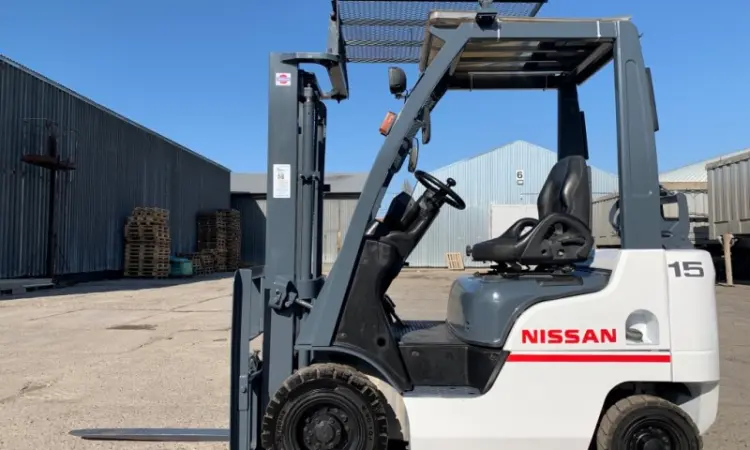 Вилочний навантажувач Nissan P1F1A15D газ-бензиновий - фото № 1