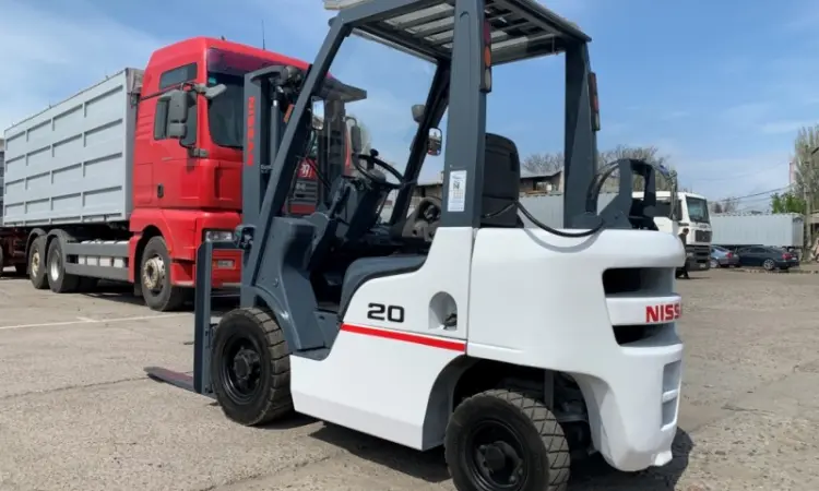 Вилочний навантажувач Nissan P1F2A20D з кабiной та грубою - фото № 3
