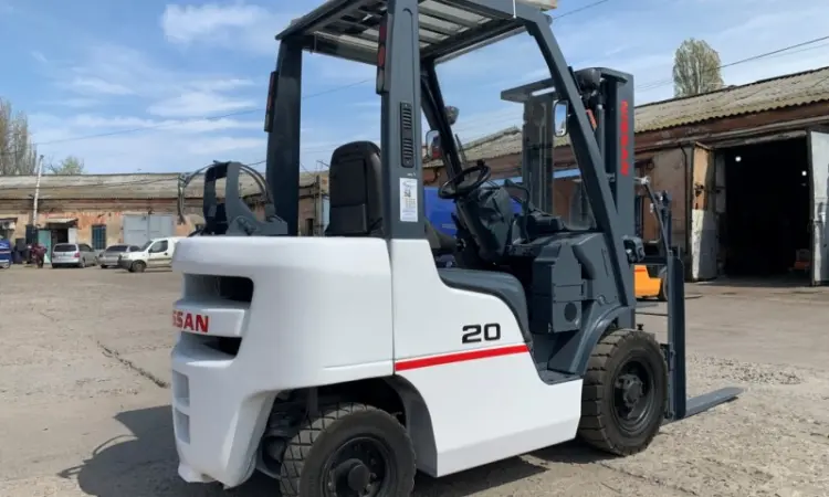 Вилочний навантажувач Nissan P1F2A20D з кабiной та грубою - фото № 4