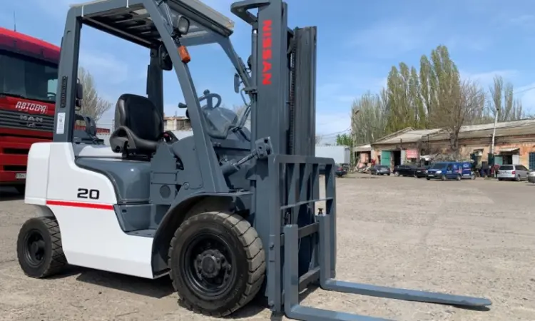 Вилочний навантажувач Nissan P1F2A20D з кабiной та грубою - фото № 5