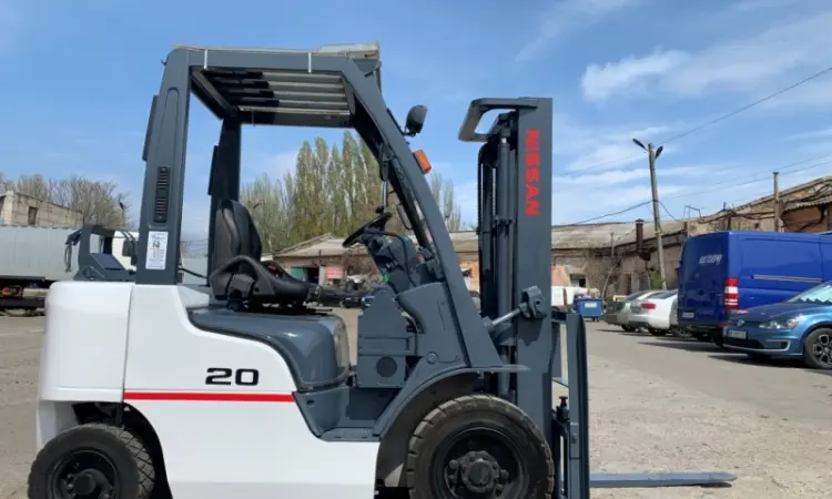 Вилочний навантажувач Nissan P1F2A20D з кабiной та грубою - фото № 6