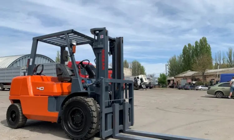 Вилочний навантажувач Nissan F04B40T-F29C на 4.5 тонни - фото № 8