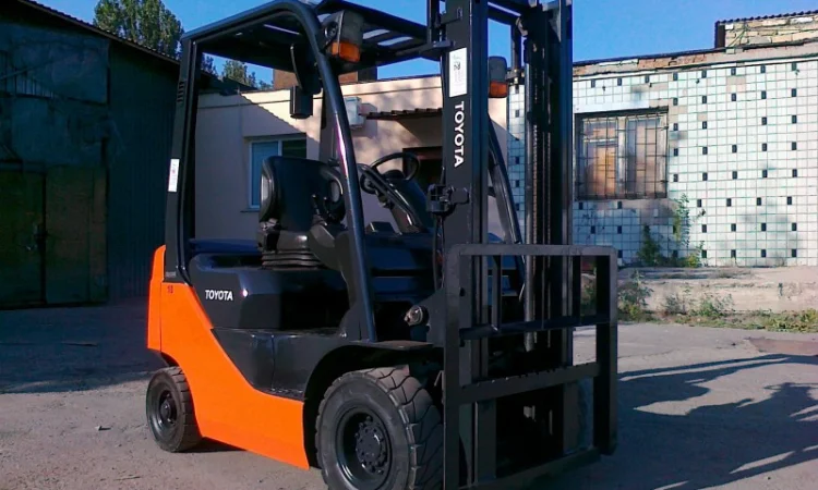 Вилочный погрузчик тойота 8 серии на 1 тонну - фото № 2