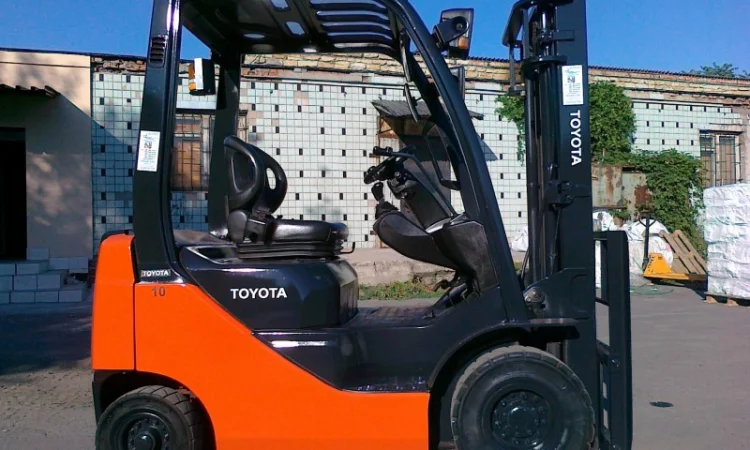 Вилочный погрузчик тойота 8 серии на 1 тонну - фото № 3