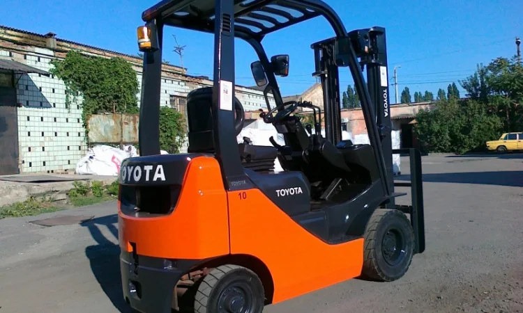 Вилочный погрузчик тойота 8 серии на 1 тонну - фото № 4