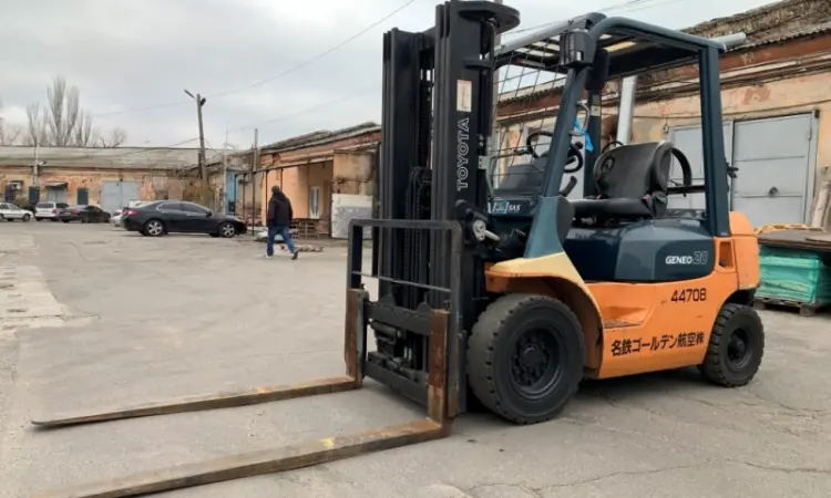 Автонавантажувач вилковий Toyota, вагонник, з бічним зміщенням - фото № 1