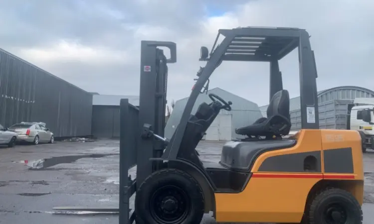 Вилочний погрузчик Nissan P1F2A25J на новій гумі пневмо, з напрацюванням 4318 мотогодин - фото № 1