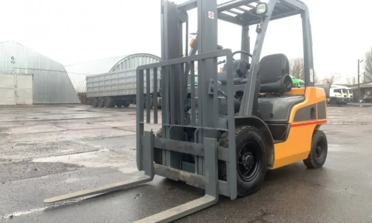 Вилочний погрузчик Nissan P1F2A25J на новій гумі пневмо, з напрацюванням 4318 мотогодин - фото № 2