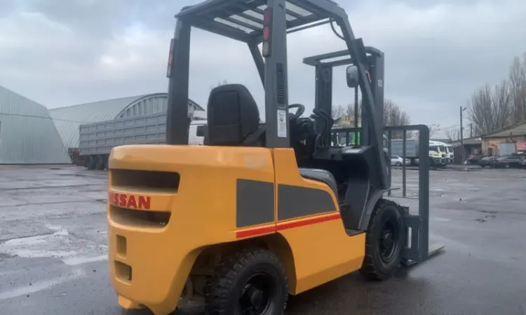 Вилочний погрузчик Nissan P1F2A25J на новій гумі пневмо, з напрацюванням 4318 мотогодин - фото № 3