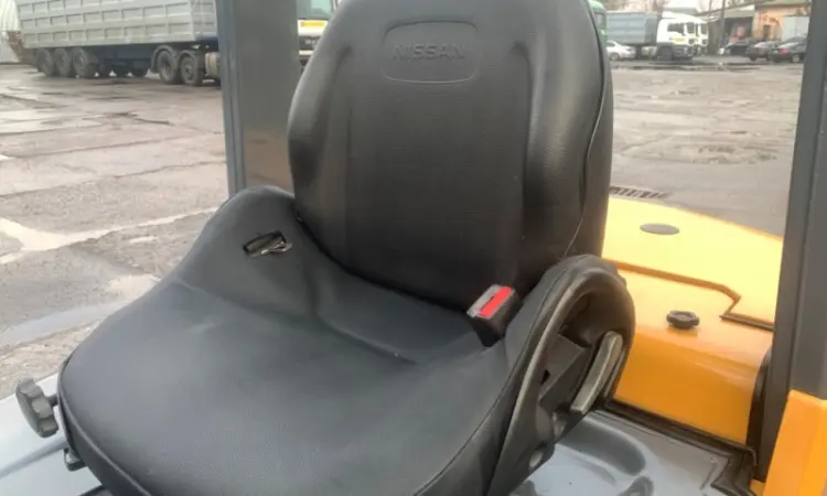 Вилочний погрузчик Nissan P1F2A25J на новій гумі пневмо, з напрацюванням 4318 мотогодин - фото № 6