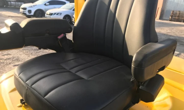 Вилочный погрузчик Hyster с мачтой триплекс и боковым смещением - фото № 12