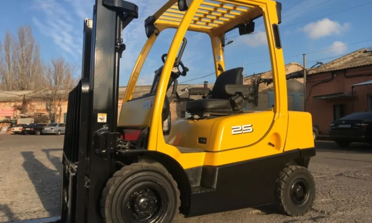 Вилочный погрузчик Hyster с мачтой триплекс и боковым смещением - фото № 5