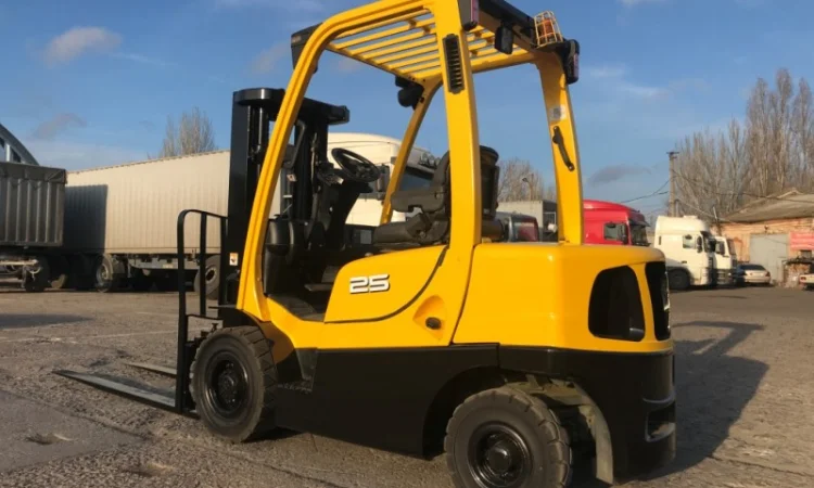 Вилочный погрузчик Hyster с мачтой триплекс и боковым смещением - фото № 6